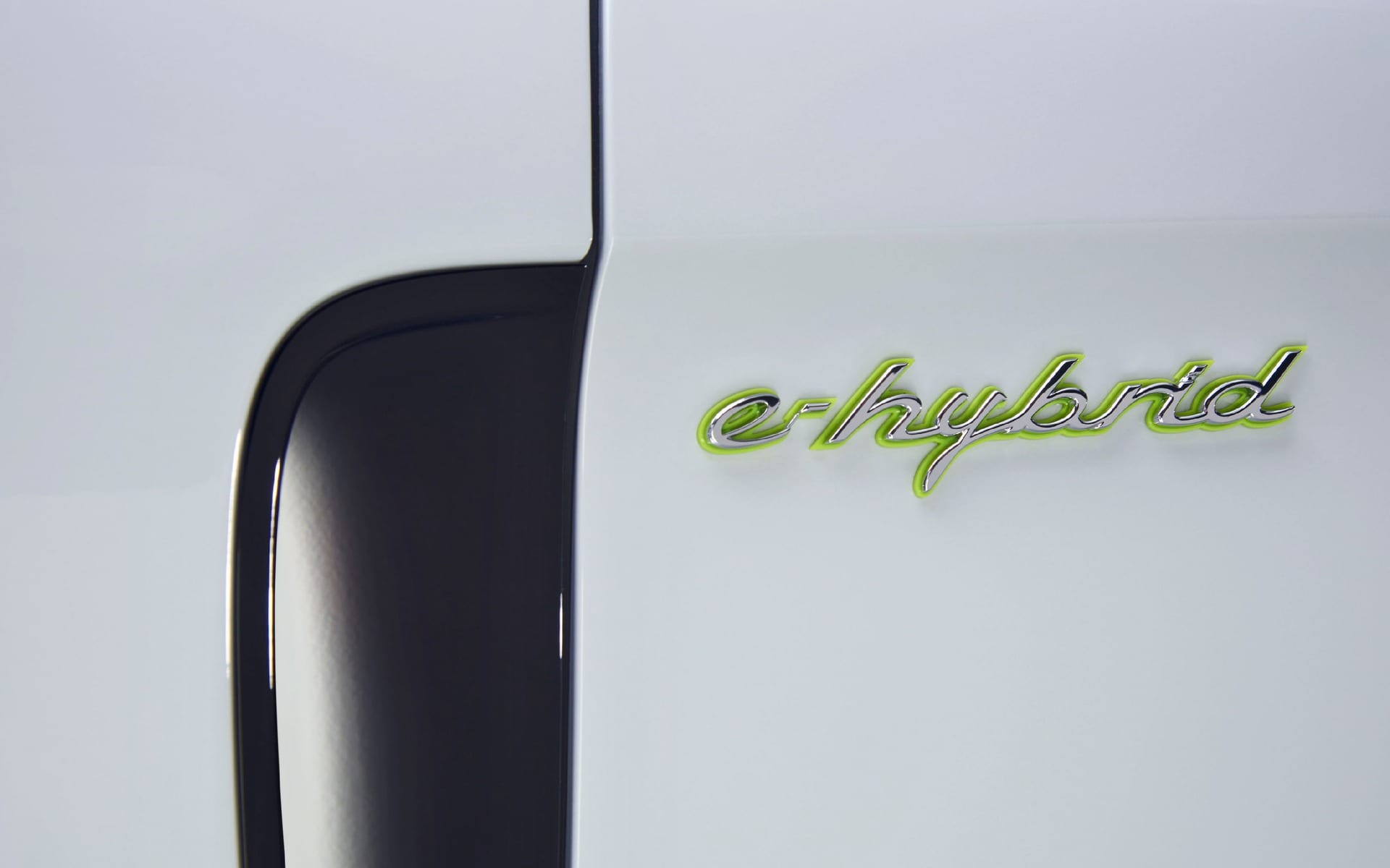 281040_Porsche_Panamera_4_E-Hybrid_2018_-_A_l_essai_cette_semaine.jpg