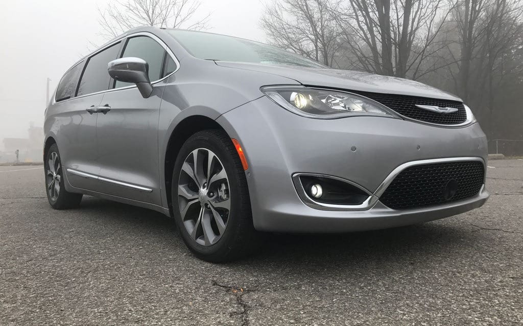 278023_2017_Chrysler_Pacifica.jpg
