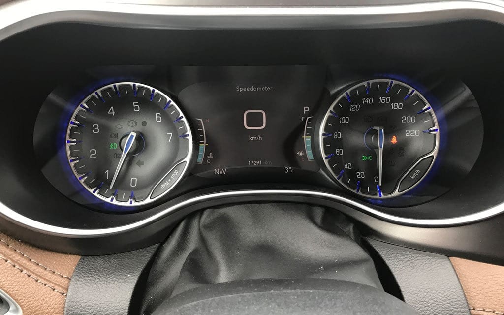 278027_2017_Chrysler_Pacifica.jpg