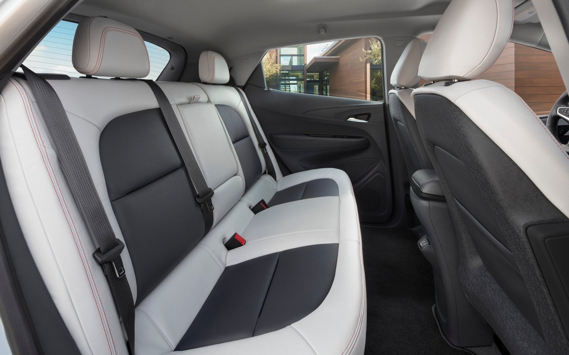 281025_2017_Chevrolet_Bolt_EV.jpg