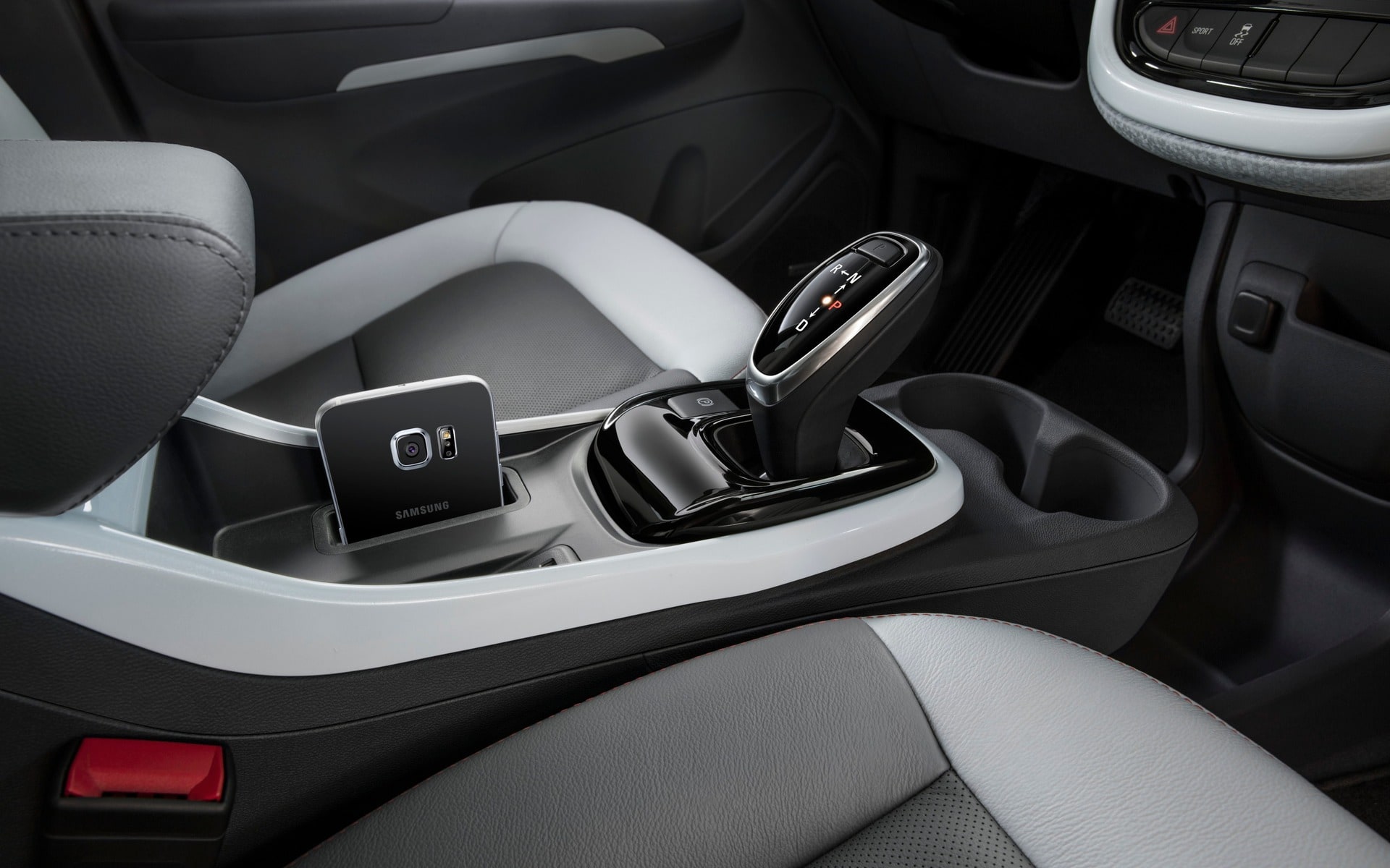 281027_2017_Chevrolet_Bolt_EV.jpg