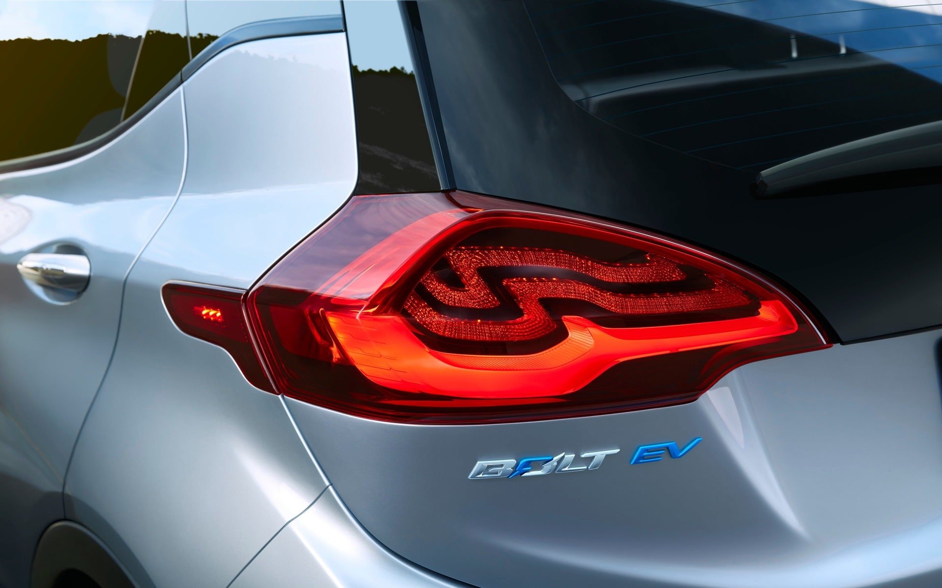 281029_2017_Chevrolet_Bolt_EV.jpg