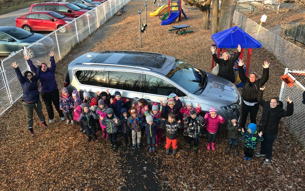 278031_2017_Chrysler_Pacifica.jpg