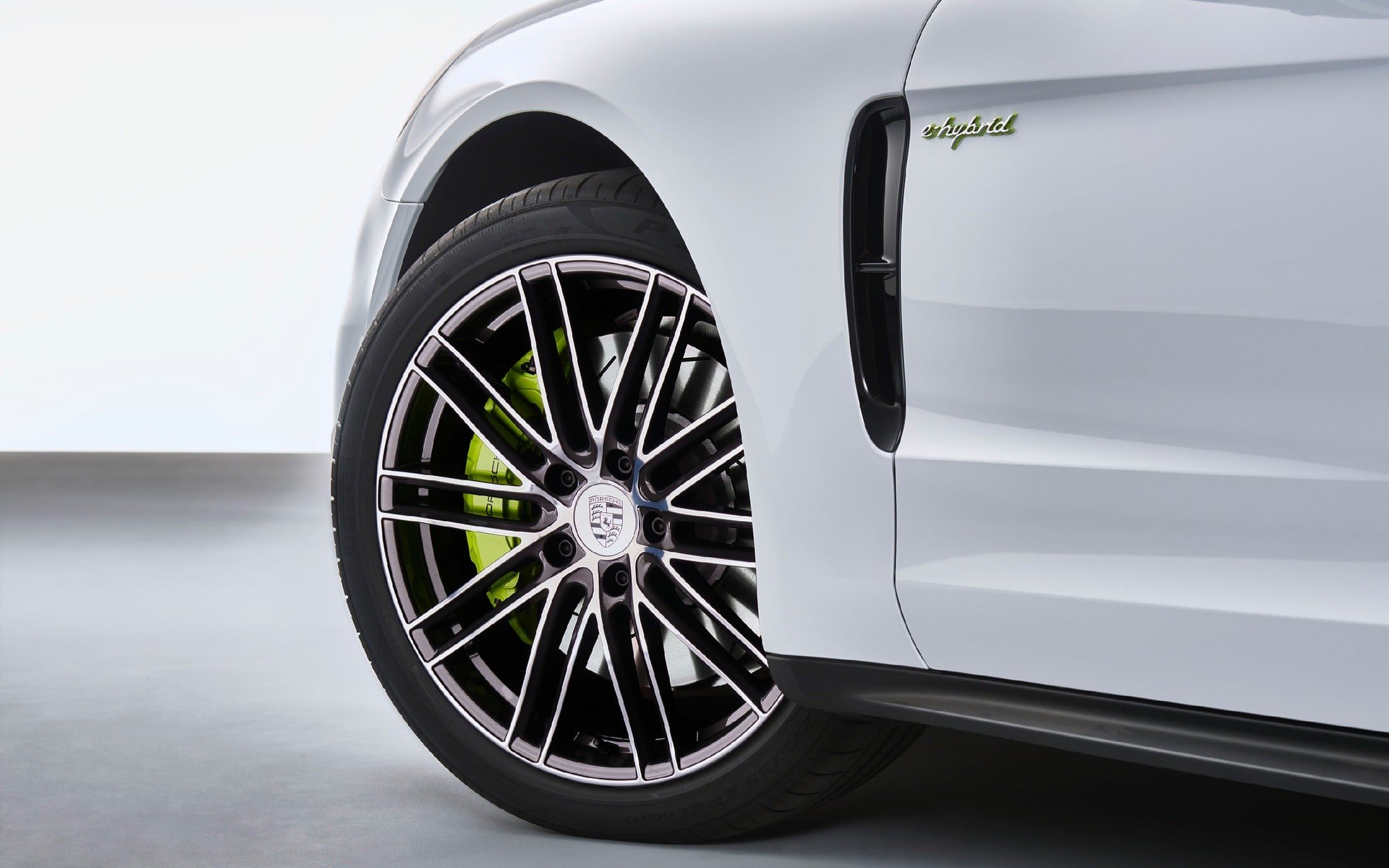 281038_Porsche_Panamera_4_E-Hybrid_2018_-_A_l_essai_cette_semaine.jpg