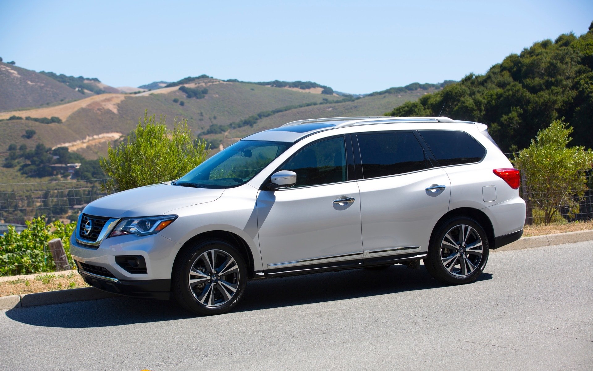 280473_2017_Nissan_Pathfinder.jpg