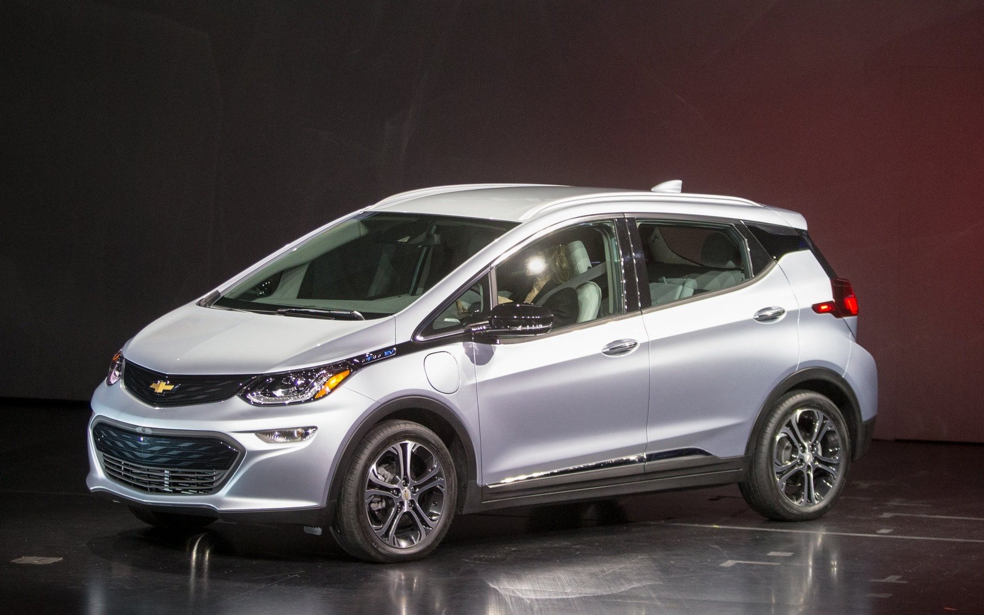 281030_2017_Chevrolet_Bolt_EV.jpg