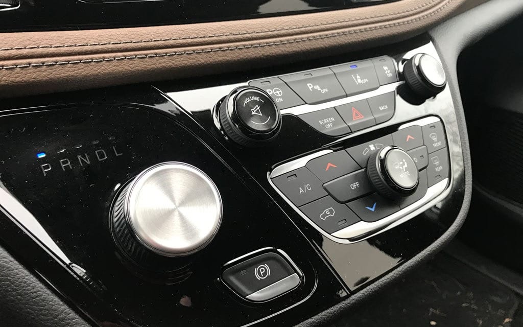 278026_2017_Chrysler_Pacifica.jpg