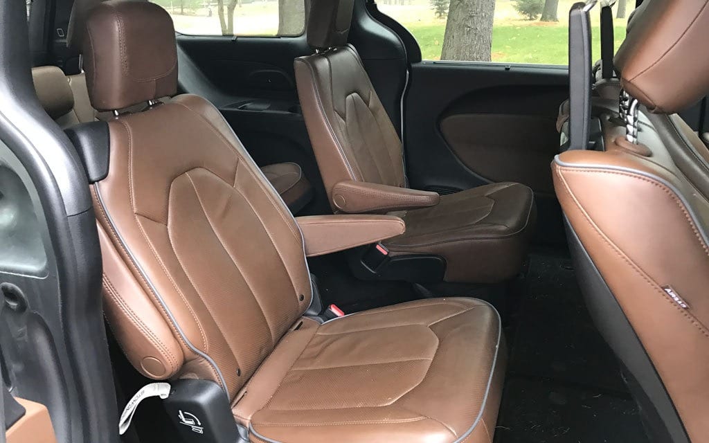278028_2017_Chrysler_Pacifica.jpg
