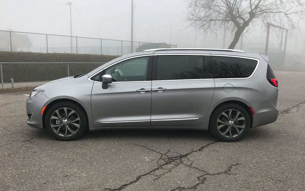 278019_2017_Chrysler_Pacifica.jpg