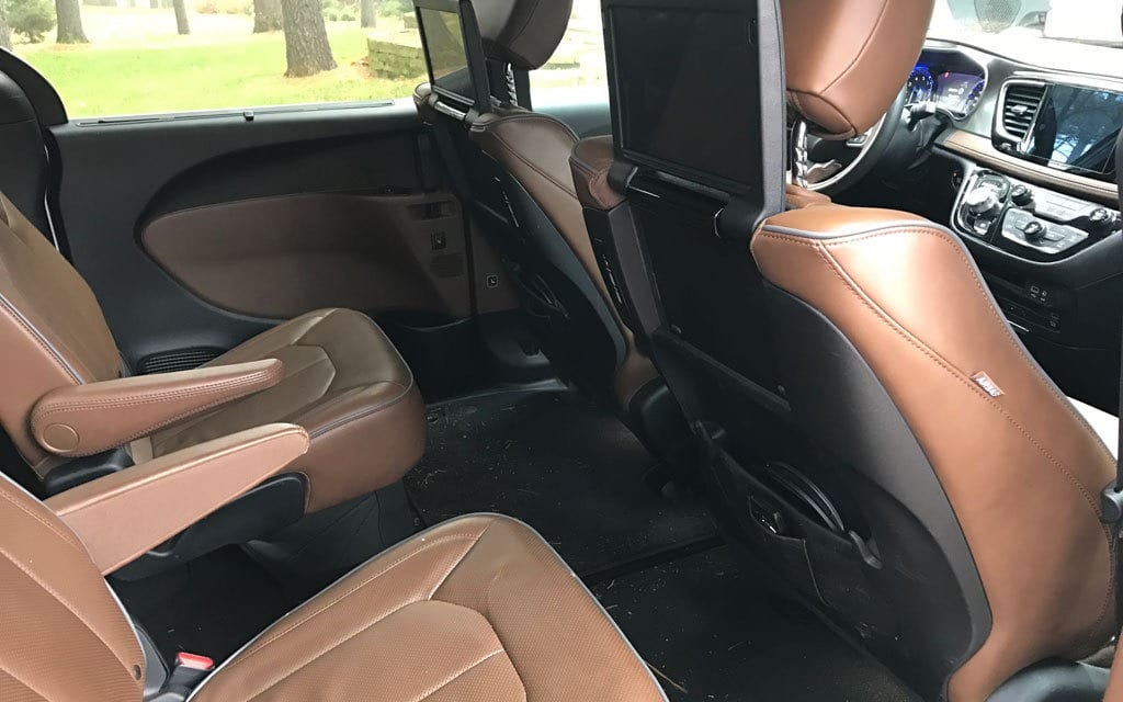 278029_2017_Chrysler_Pacifica.jpg